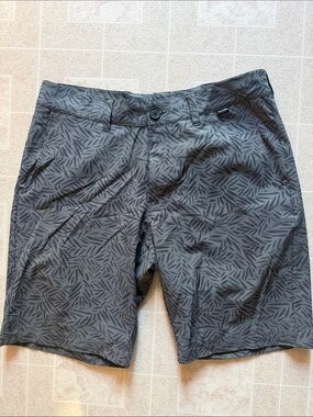 Men's Patterned Gray Casual Shorts Travis Mathew